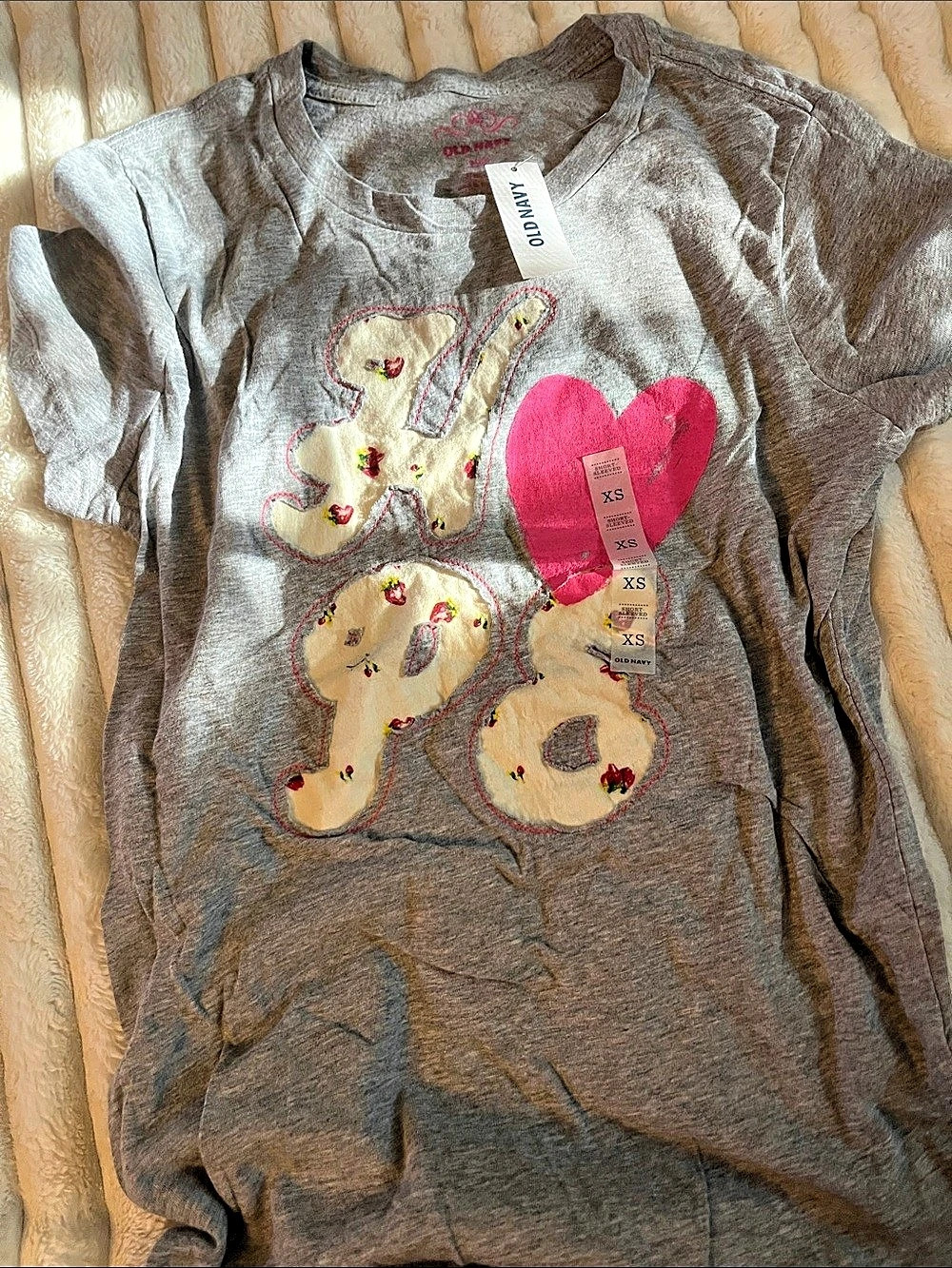 Old Navy Graphic Short Sleeve Tee in Gray & Pink Size XS NWT